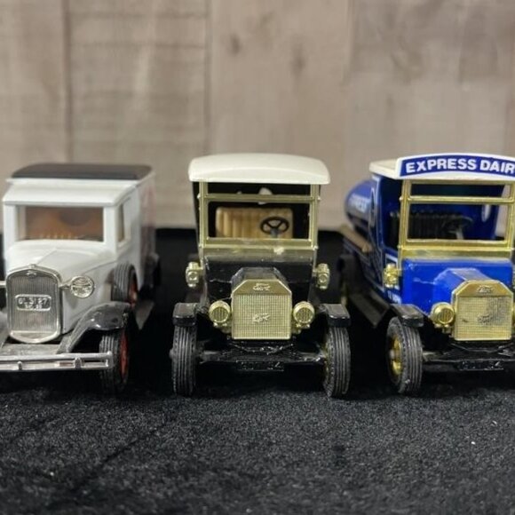 3 x Model T Toys - Vintage - Picture 1 of 6